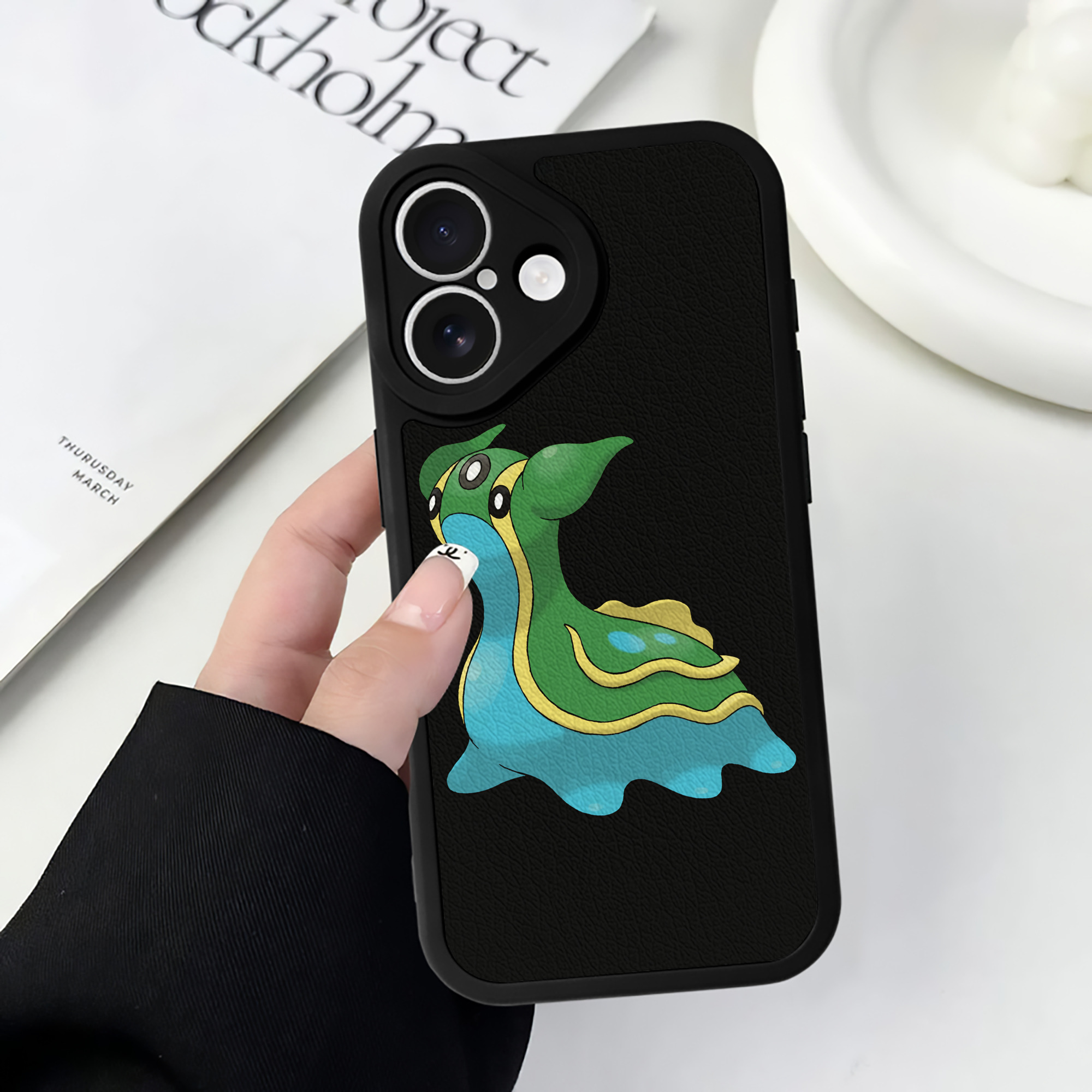 （画像用） ポケットモンスター Pokémon 【iPhone 16シリーズ対応】シリコンスマホケース（レザー調） 材質：シリコン